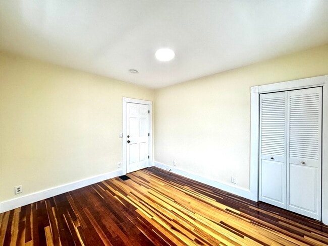 Building Photo - 98 Safford St