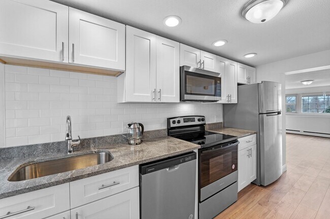 Building Photo - 121 Cambridge Rd