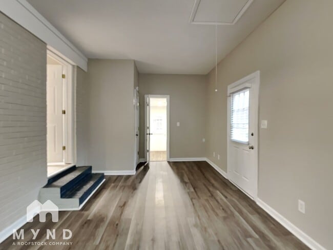 Building Photo - 121 Nicklaus Dr