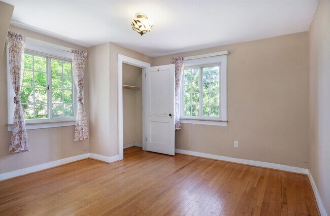 Building Photo - 2065 Chalmers Dr