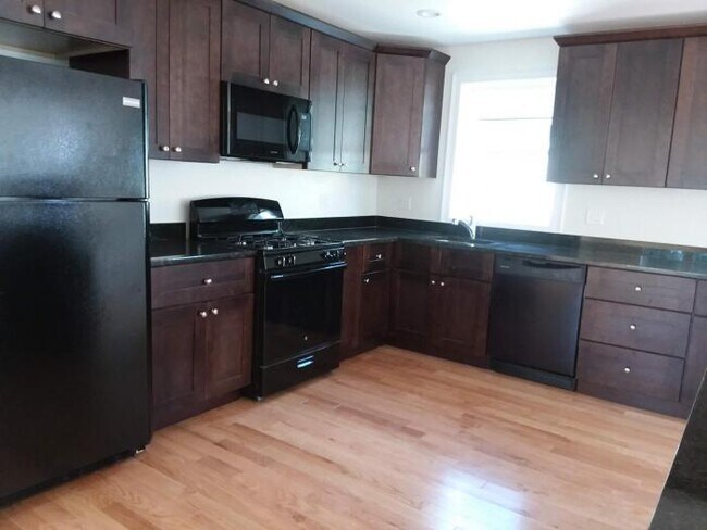 Building Photo - 4 bedroom in Boston MA 02120