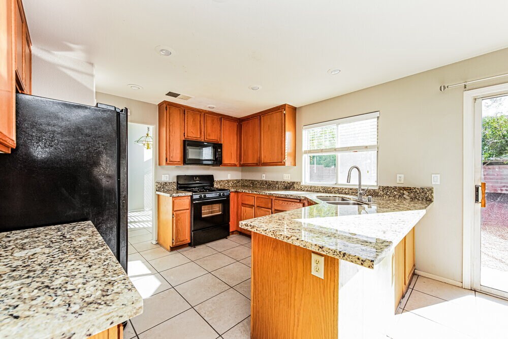 Building Photo - 4616 Reliant