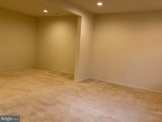 Building Photo - 120 Metcalf Terrace