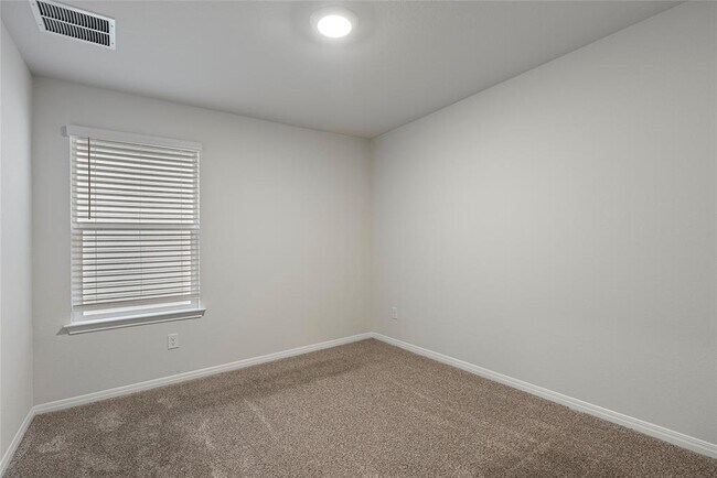 Building Photo - 176 Texas Palmetto Cir