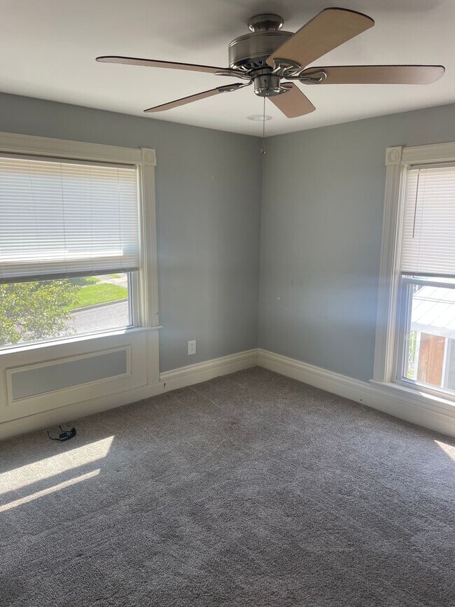 Building Photo - 10 1st Street