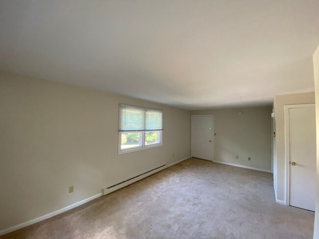 Building Photo - Andover, CT- One bedroom one bath apt in a...