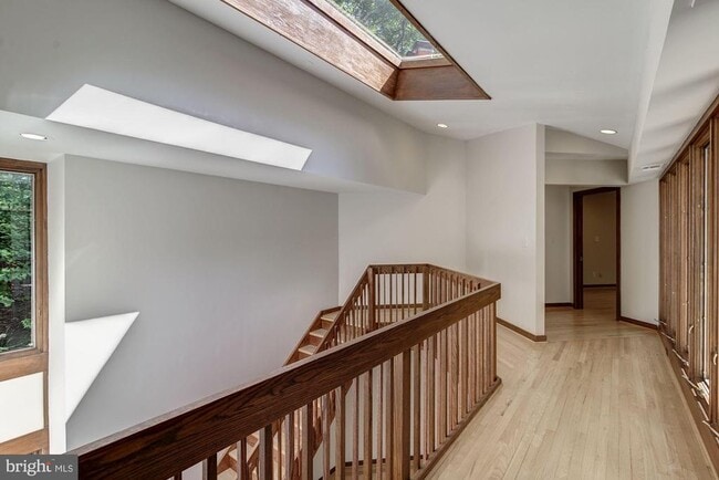Building Photo - 1325 Darnall Dr