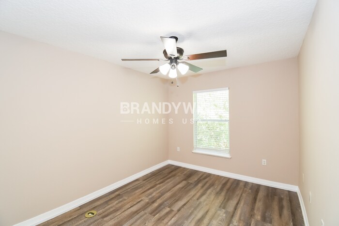 Building Photo - 11856 Lake Bend Cir