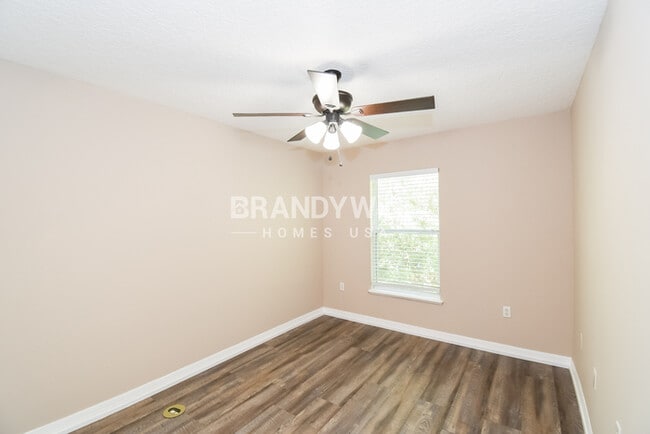Building Photo - 11856 Lake Bend Cir