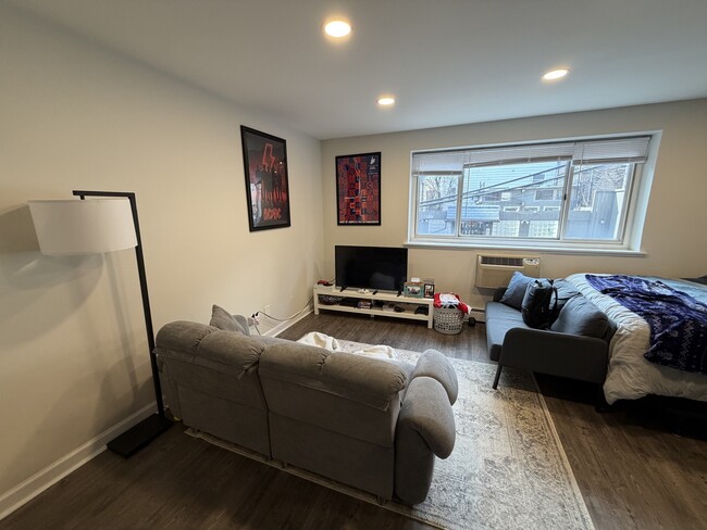 Building Photo - 515 W Wrightwood Ave