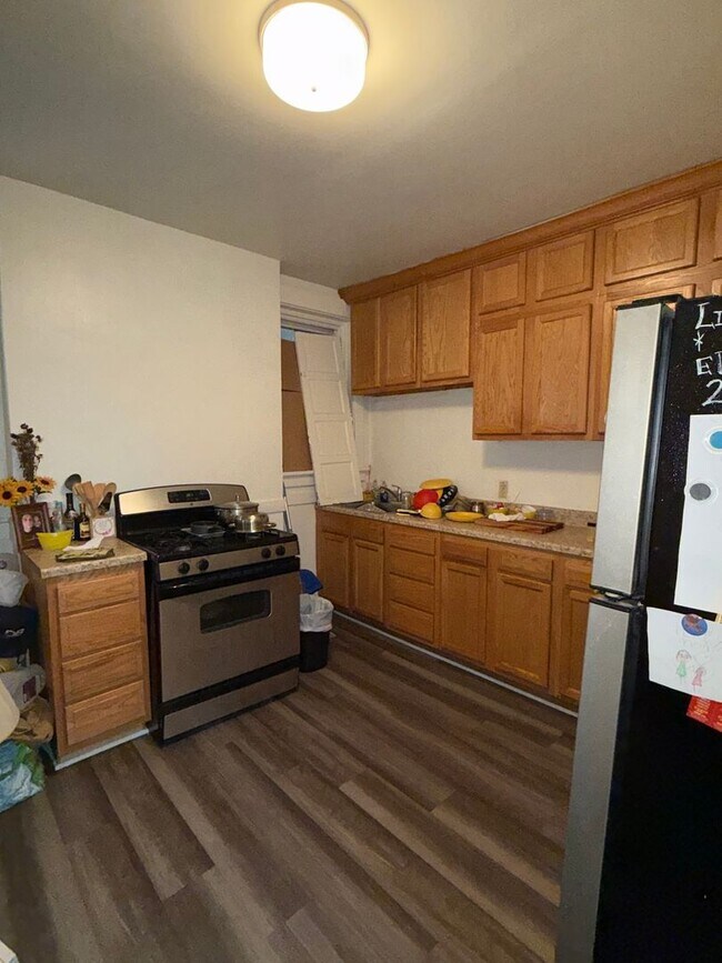 Building Photo - 401 Lincoln