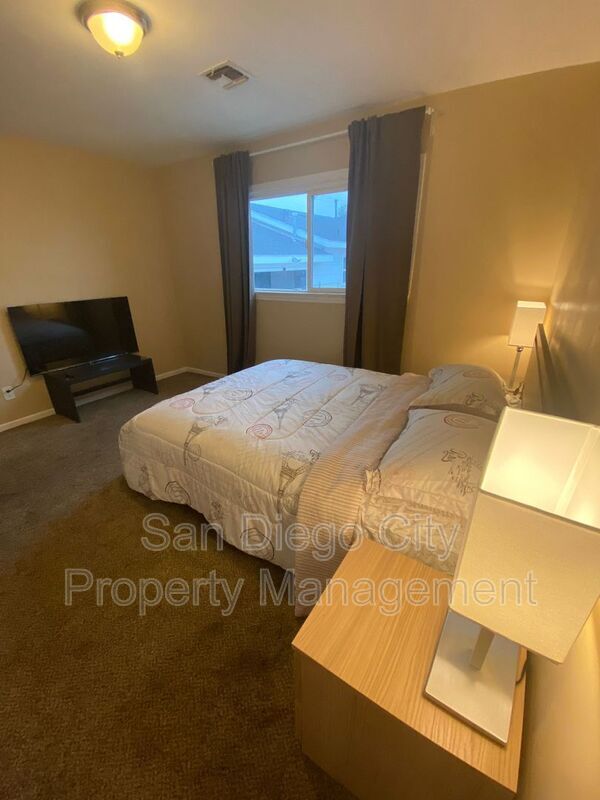 Building Photo - 5442 San Onofre Terrace