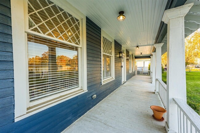 Building Photo - 4016 Avenue Q 1/2