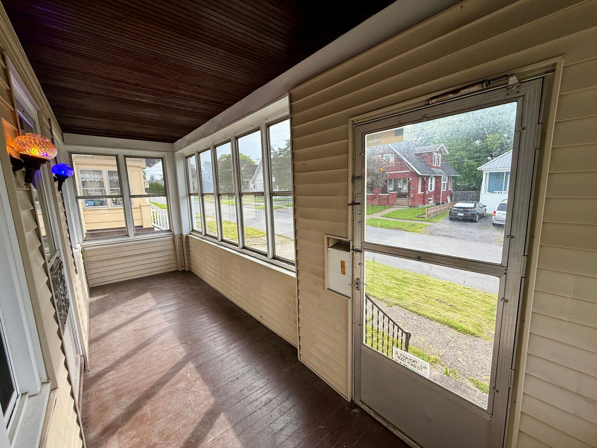 screened in front porch - 1005 Kellogg Ave