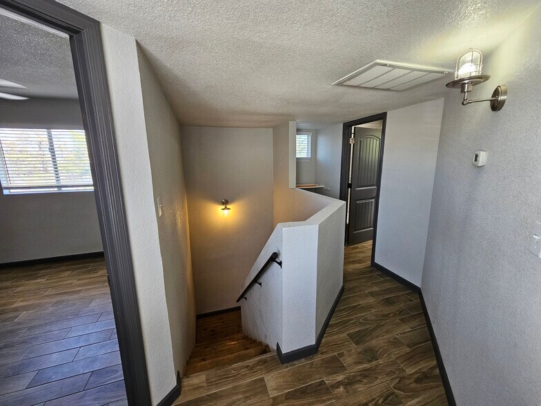 Building Photo - 1766 E Pepper Cir