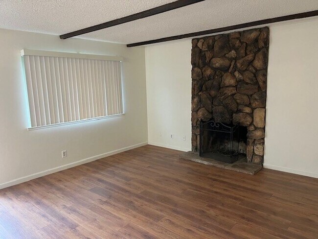 Building Photo - Condo: 2 Bedroom / 1 Bathroom - Citrus Heights