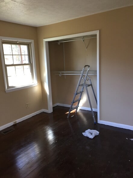 Building Photo - 1722 Shiloh Dr