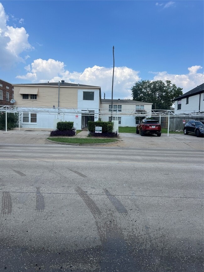 Primary Photo - 1905 Binz St