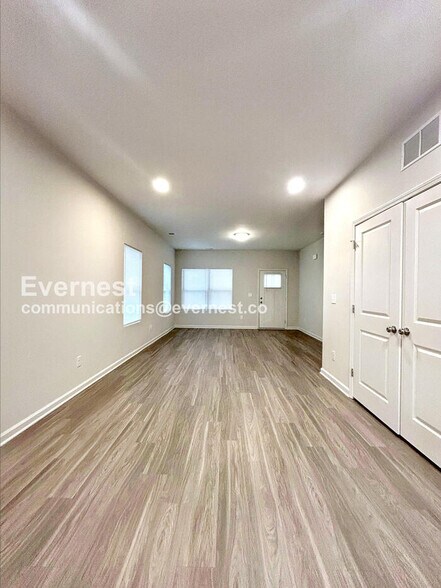 Building Photo - 312 N Correll St