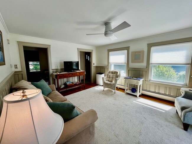 Building Photo - 15 Manor Dr