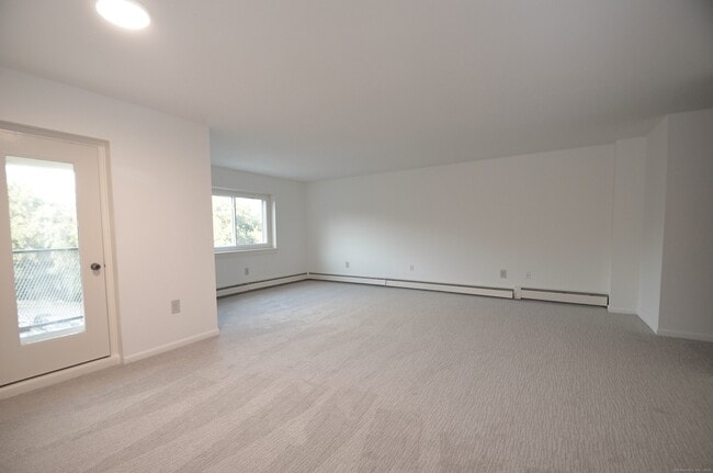 Building Photo - 3900 Park Ave