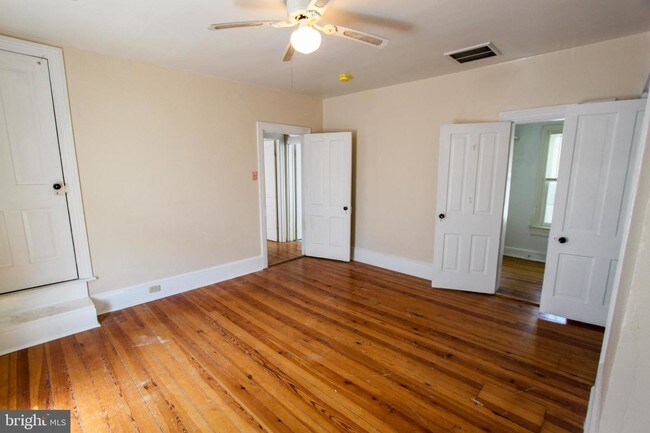 Building Photo - 315 W Martin St