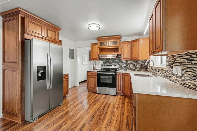 Building Photo - Newly remodelled 3 bedroom ranch - available May 1st!!!