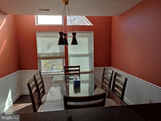 Building Photo - 7671 Coachlight Ln