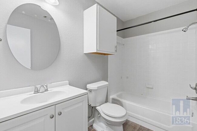 Building Photo - 1612 Sylvia Ln