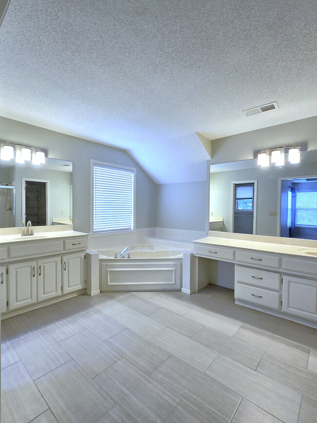 Building Photo - 5004 W 156th St