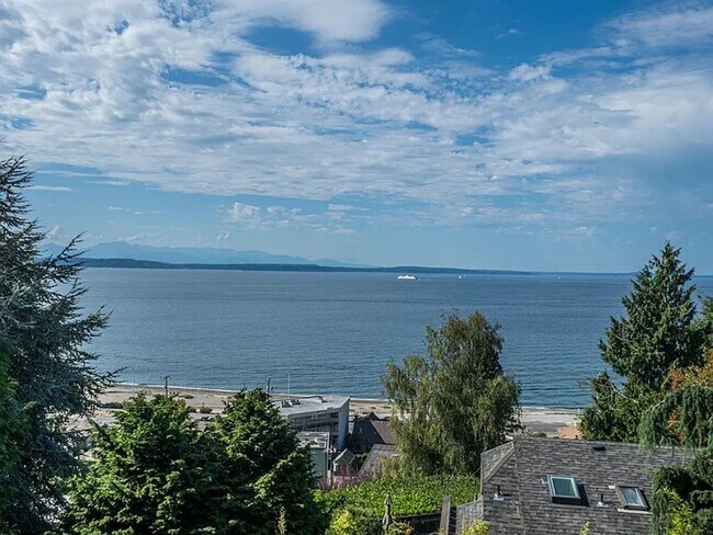 Building Photo - Breathtaking Elliott Bay Views & Sunset Serenity—Steps to Alki Beach!