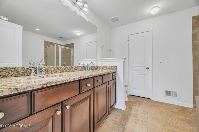 Building Photo - 82 Demarest Dr