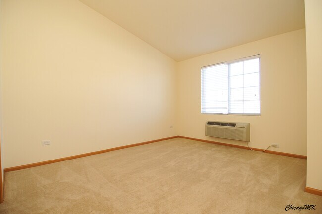 Building Photo - 917 Silverstone Dr