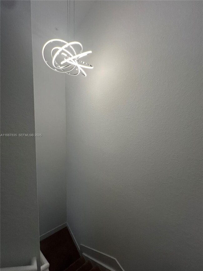 Building Photo - 141 SW 171st Ave