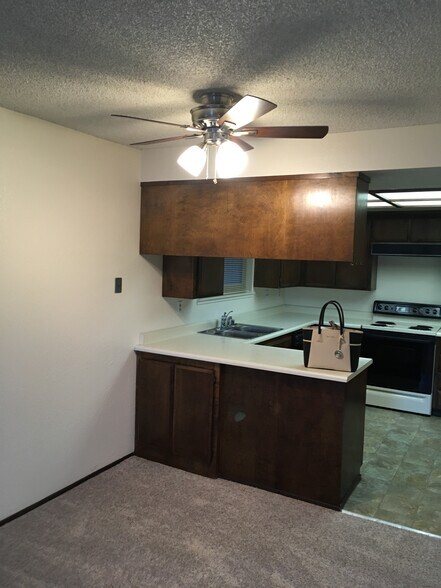 kitchen - 2258 Mesquite Dr