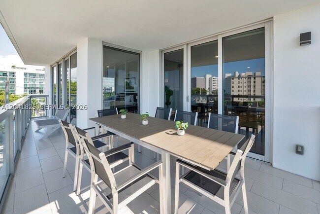 Building Photo - 9261 E Bay Harbor Dr