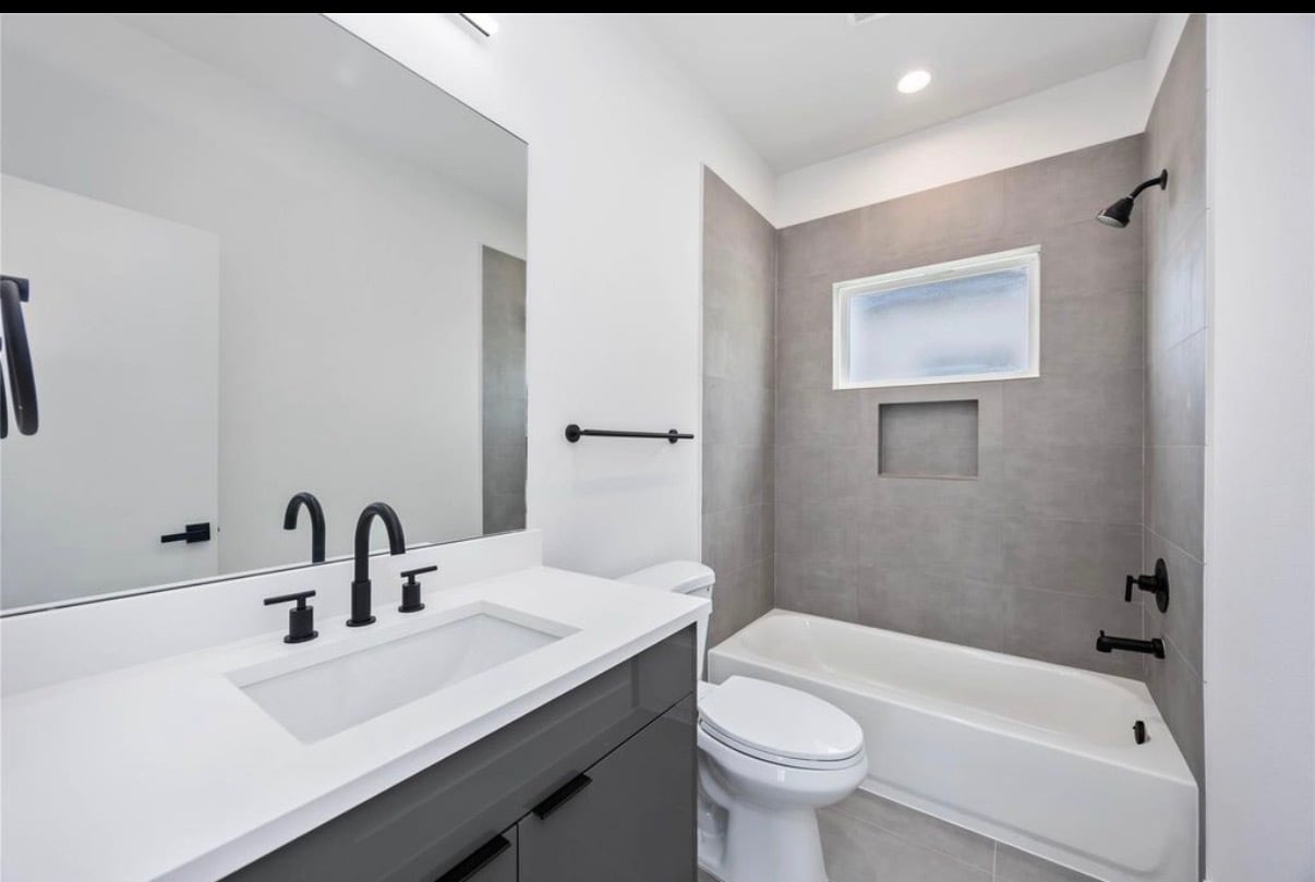 Building Photo - 3403 Yellowstone Blvd