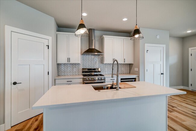 Building Photo - 4863 Lacy Rd