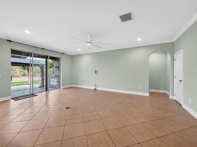 Building Photo - 2062 Redbay Ave