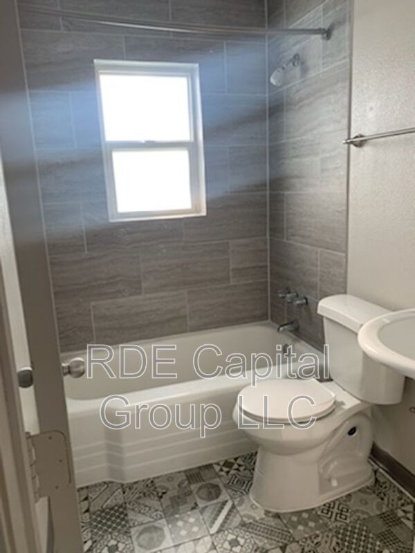 Building Photo - 4722 El Campo Ave