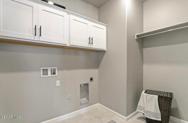 Building Photo - 257 Adamtowne Dr