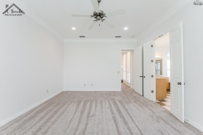 Building Photo - 4937 Silver Crest Dr
