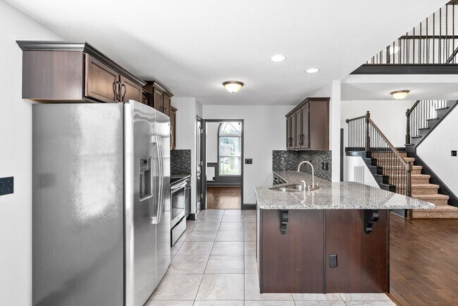 Building Photo - Pet Friendly Three Bedroom with Bonus in R...