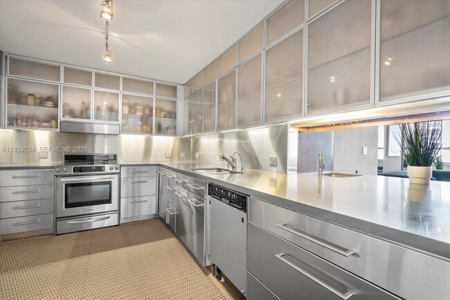 Building Photo - 11 Island Ave