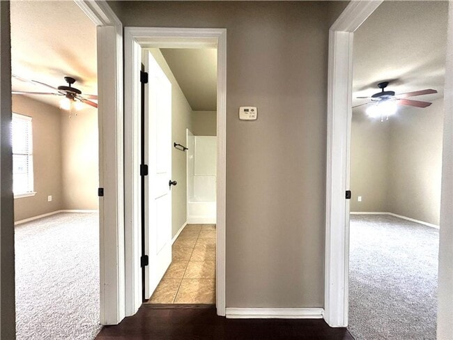 Building Photo - Craftsman style 3 bedroom 2 bath Home - Avail NOW!