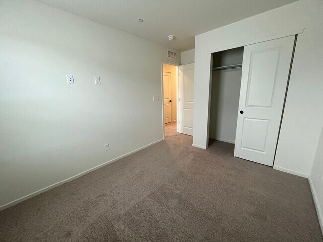 Building Photo - Fantastic New Home in Mosaic