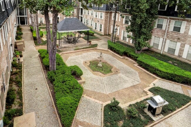 Building Photo - 353 N Post Oak Ln