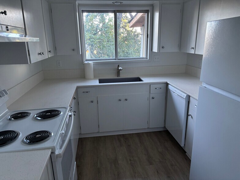 Building Photo - 2145 Webb St