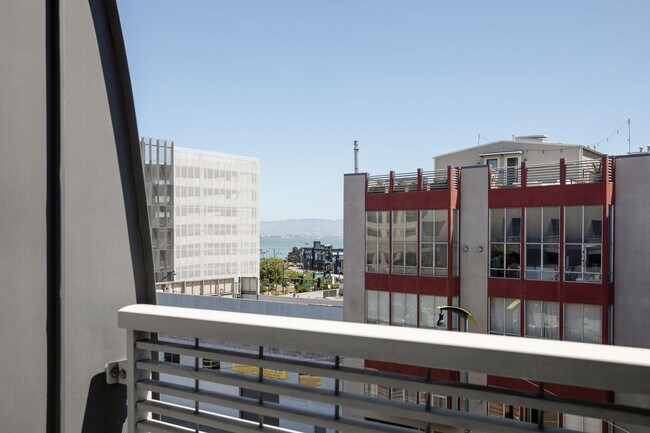 Building Photo - Stunning Two Bedroom Condo in Prime Neighborhood - Please Contact for Showing Availability!