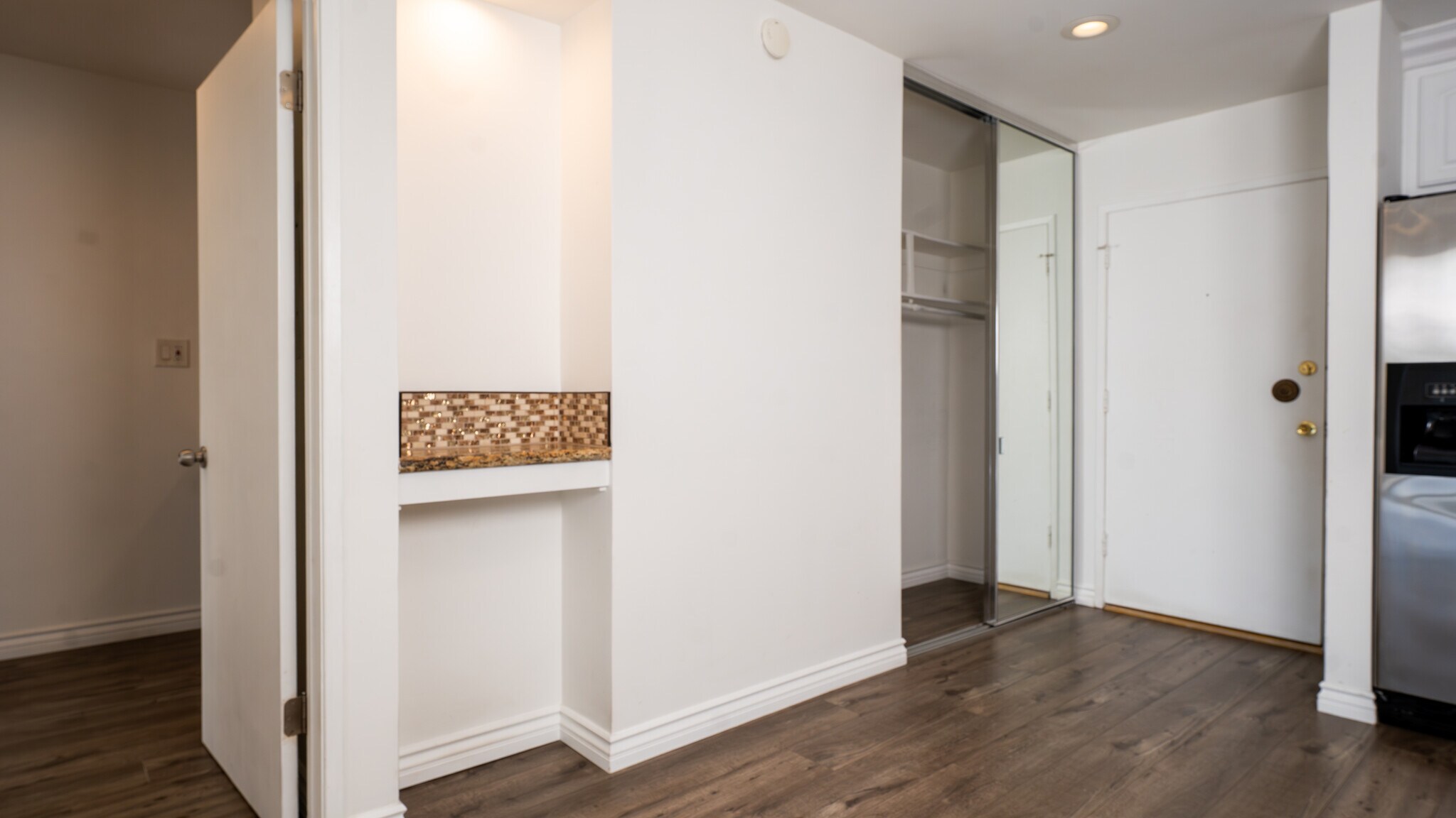 Building Photo - 102 Scholz Plz